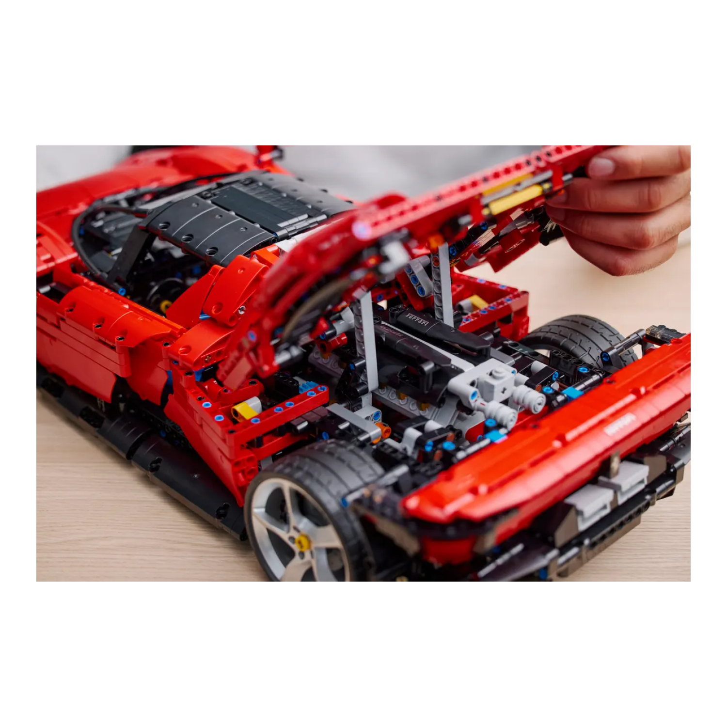 Конструктор LEGO Technic Ferrari Daytona SP3, 3778 шт - 5
