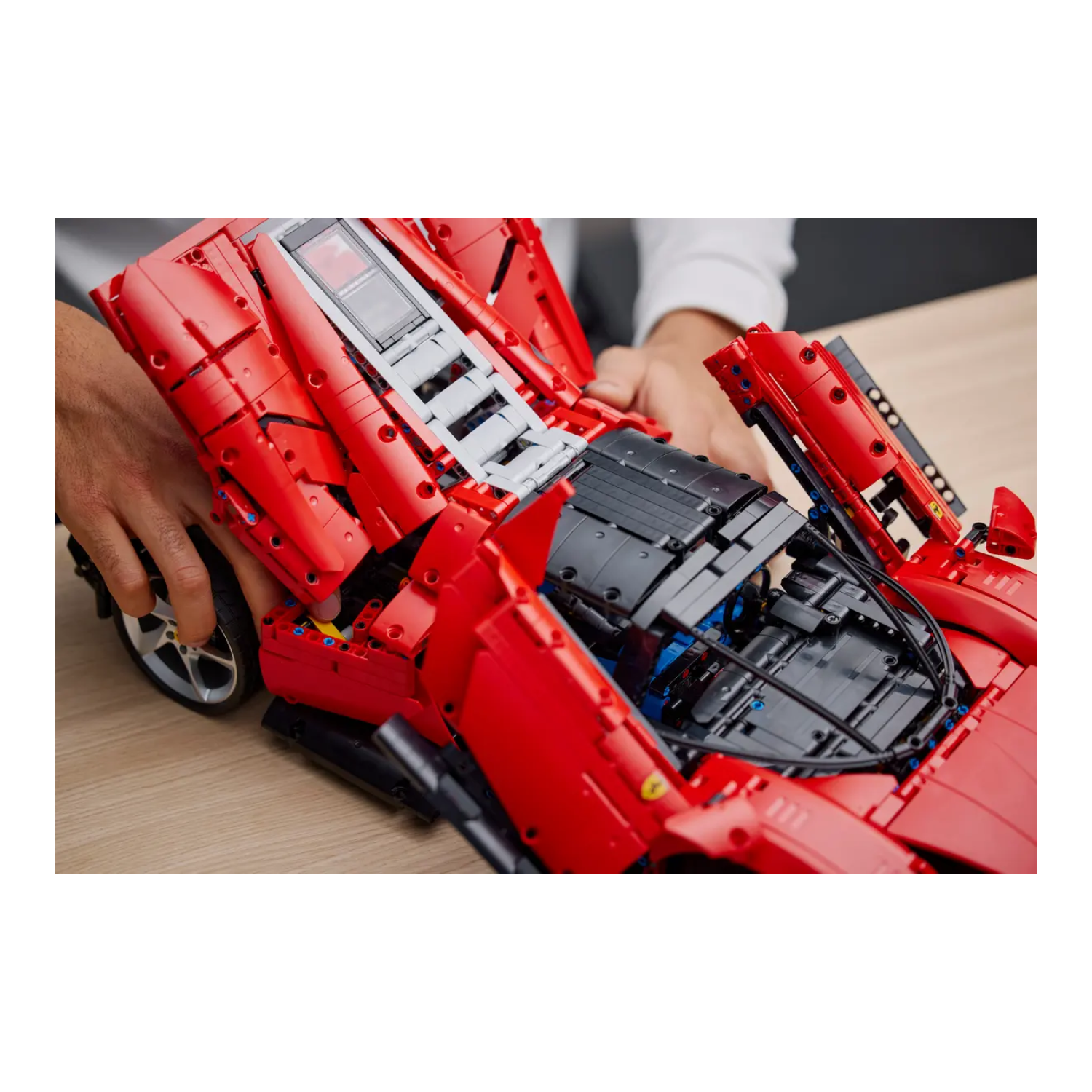 Конструктор LEGO Technic Ferrari Daytona SP3, 3778 шт - 6