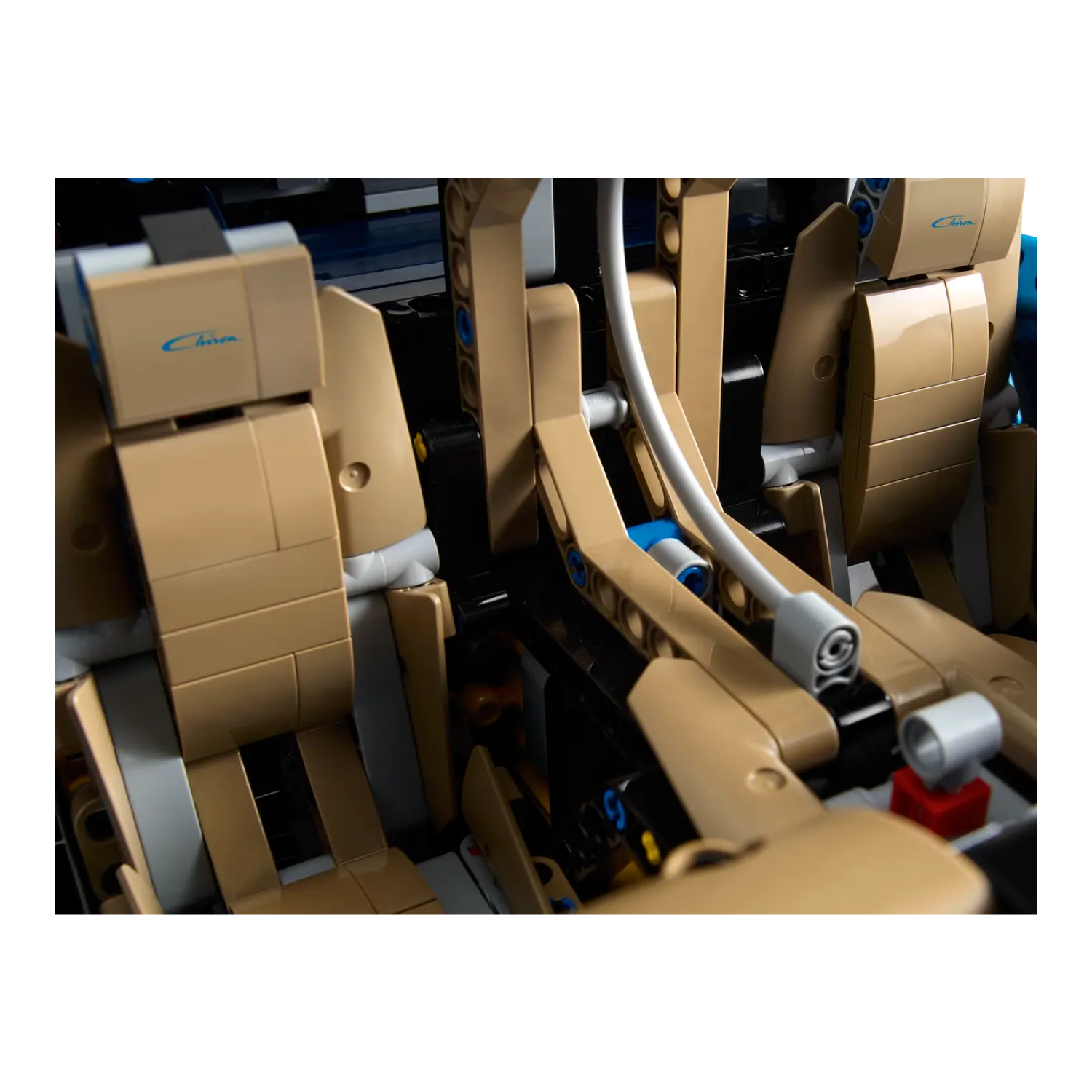 Конструктор LEGO Technic Bugatti Chiron, 3599 шт - 6